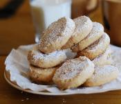 Biskota me miell të miellit të bollshëm: Recetat më të mira të gatimit