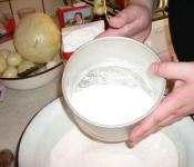 एक फ्राइंग पैन में रसीला सफेद: सर्वोत्तम व्यंजन और खाना पकाने की विशेषताएं